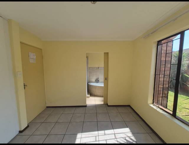 3 BEDROOM TOWNHOUSE FOR SALE IN EDLEEN